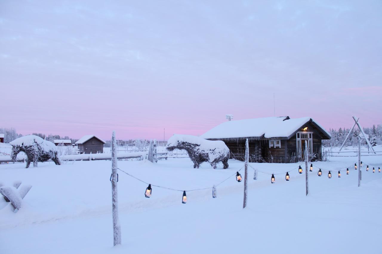 Elves Village Hotel Köngäs Buitenkant foto