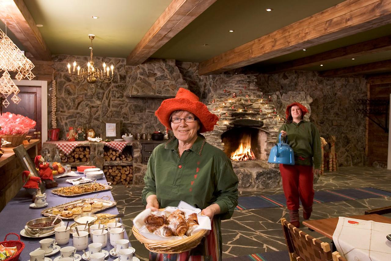 Elves Village Hotel Köngäs Buitenkant foto